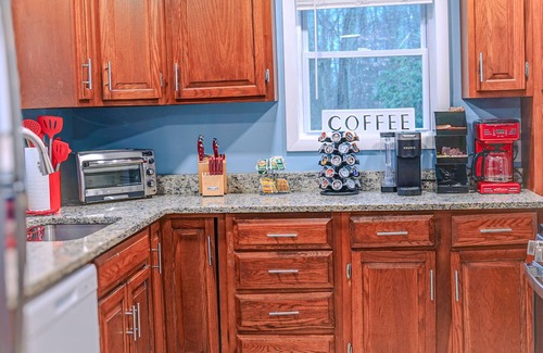 Westside Norwich House | Cozy and Private 3BR/2BA Near Casinos