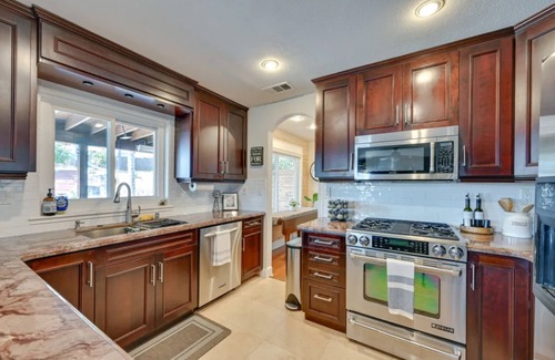 San Ysidro House | Cozy and quiet 6-bedroom retreat close to outlet mall shopping and more!