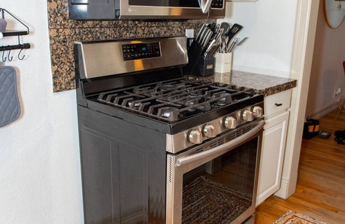 Uptown Condo | Cozy and Quiet Condo in Uptown- Walking Distance to Everything