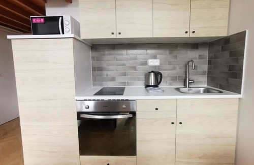 Vrsovice Apartment | Cozy and simple well located studio