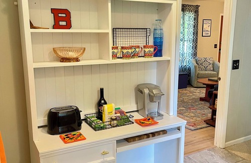 Athens House | Cozy and spacious elegant living at The Betty, minutes from downtown Athens, GA.