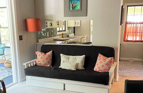 Athens House | Cozy and spacious elegant living at The Betty, minutes from downtown Athens, GA.