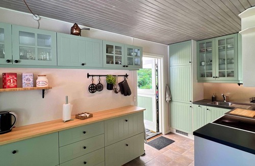Hojby House | Cozy and updated house on large private lot.