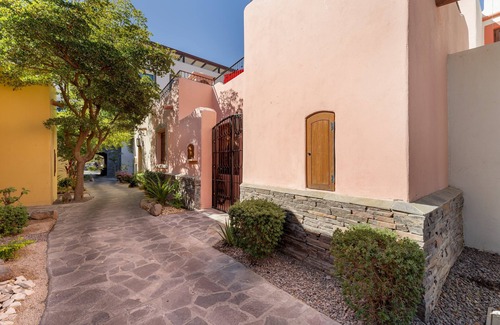 Nopolo House | Cozy and well-appointed 2-bedroom, 2-bathroom home.