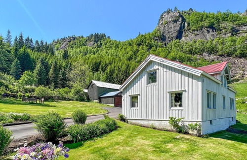 Sirdal House | Cozy and well maintained farm in rural surroundings in the center of Sirdal.