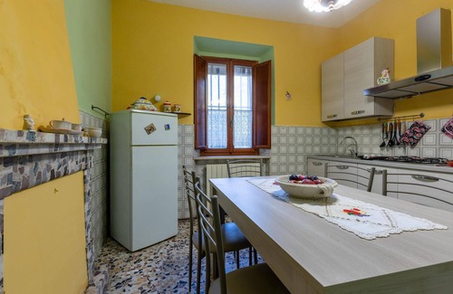 Castelvecchio Pascoli Apartment | Cozy apartment in Castelvecchio Pascoli