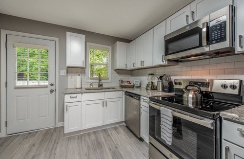 East Raleigh Apartment | Cozy apartment 5 mins from downtown/Fast Wi-Fi