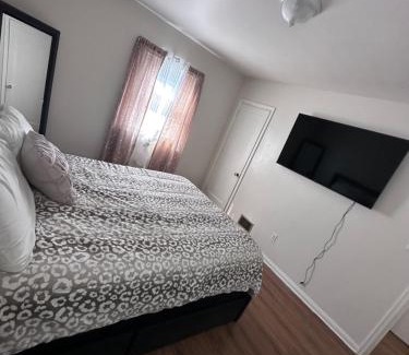 Westwood Apartment | Cozy Apartment 6 miles from Downtown, Cincinnati