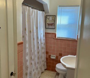 Westwood Apartment | Cozy Apartment 6 miles from Downtown, Cincinnati