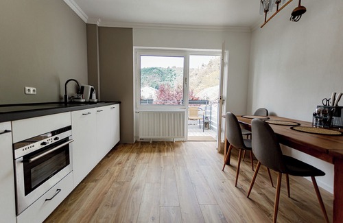 Bad Bertrich House | Cozy apartment a minute's walk from the Vulkaneifel Therme.