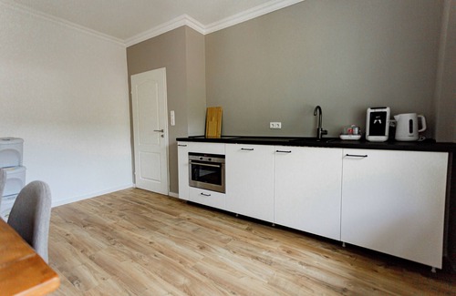 Bad Bertrich House | Cozy apartment a minute's walk from the Vulkaneifel Therme.