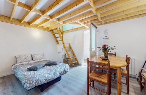 Neuilly-le-Vendin Apartment | Cozy Apartment In Neuilly Le Vendin