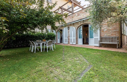 Lari Apartment | Cozy apartment in Lari with WiFi