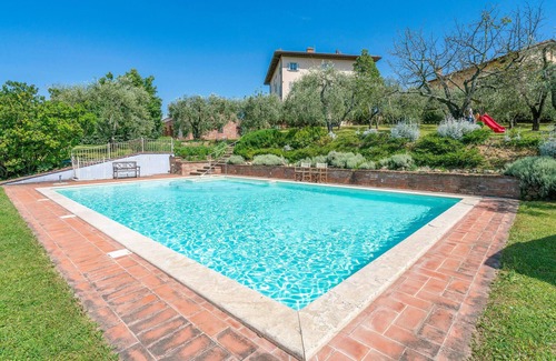 Lari Apartment | Cozy apartment in Lari with WiFi