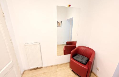 Neulerchenfeld Apartment | Cozy Apartment in Lugner City Area
