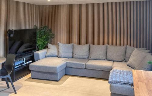 Fraena Apartment | Cozy Apartment In Malmefjorden
