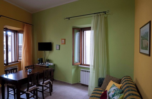 Guzman Apartment | Cozy apartment in the historic center of Bevagna for couples and families