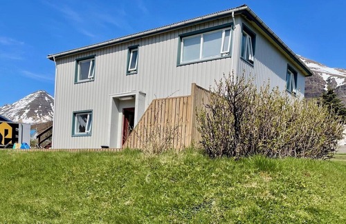 Stovarfjorur Apartment | - Cozy Apartment with an Outstanding view - Heart of East Coast Iceland -