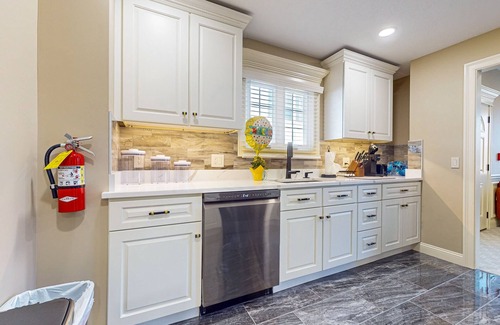 Holyoke Apartment | Cozy apartment near I91 & Holyoke Medical Center + wifi