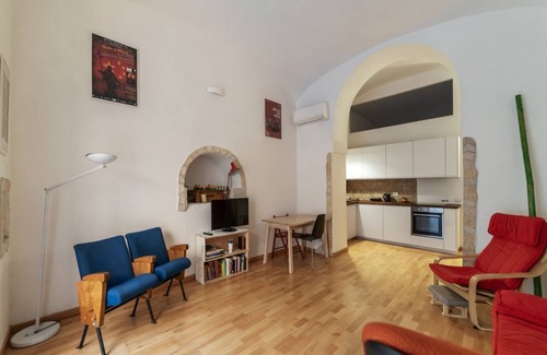 San Lorenzo Apartment | Cozy apartment of 60sqm, can accommodate up to 2 people, located on the ground floor of a building with private entrance directly on the street.The property is located in the San Lorenzo area, a district renowned for its bars and nightlife.If you are tra