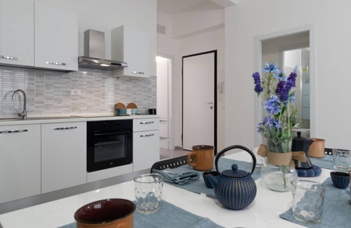 Old Town Apartment | Cozy apartment of 85 sqm located on the second floor of a building with elevator, perfect for 6 people.The accommodation is located in the city center of Mantua (ZTL limited traffic zone, UNESCO), in less than 5 minutes walk you can reach all the main at