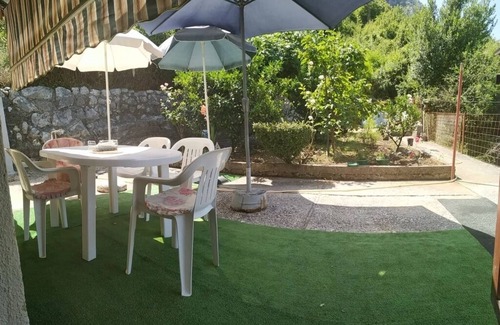 Risan House | Cozy Apartment offers free WiFi, air conditioning and a garden.