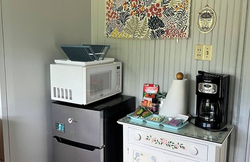 Chester Center Apartment | Cozy apartment with a bird's eye view of Chester. 5 minute walk downtown