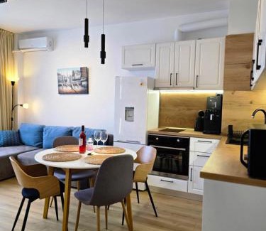 Varna Municipality Apartment | Cozy Apartment with Balcony on the Black Sea- part of the family 'Vicki Apart