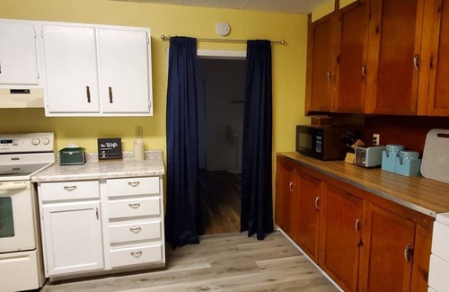 Wabasha Apartment | Cozy Apartment with Deck 1 Min. from Mississippi River & National Eagle Center.