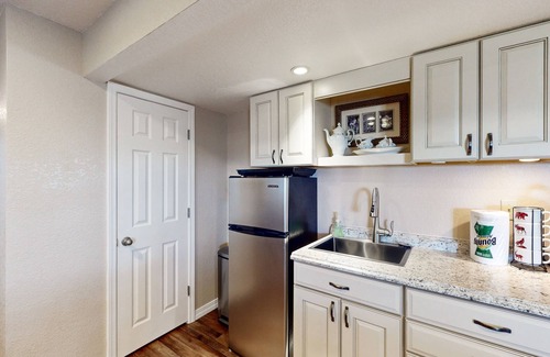 Falcon Hills House | Cozy apartment with large patio, wifi, dog friendly