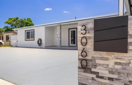 Carol City Apartment | Cozy Apartment with a luxury King Bed