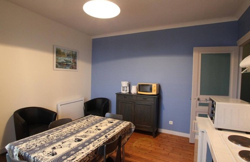 Periers Apartment | Cozy apartment with WIFI and pets allowed in Périers