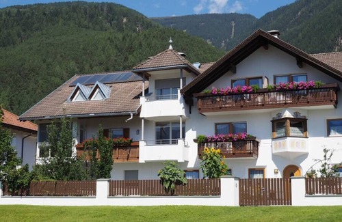 Brunico Apartment | Cozy appartment with great mountan view by Tamanhof