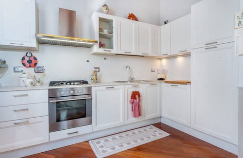 Gonars Apartment | Cozy Apt with Terrace and Private parking! x4