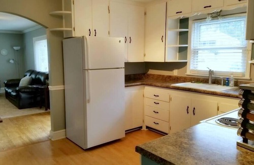 Winston - Salem House | Cozy Ardmore Cottage Main Level