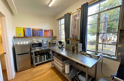 St. Elmo Improvement League Apartment | Cozy Artist Studio in Historic St. Elmo for 2