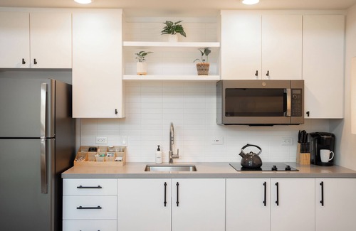 East Cesar Chavez Condo | Cozy Artsy Loft Near Lady Bird Lake/Downtown