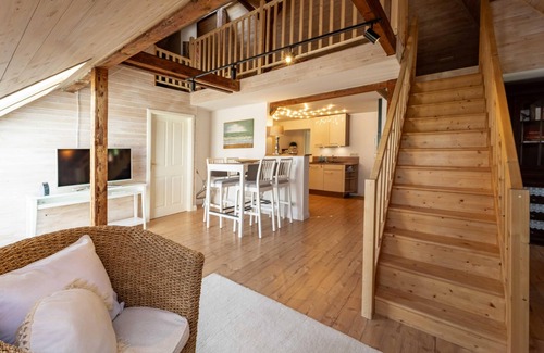 Schwerin Apartment | Cozy attic apartment in listed villa with lake view