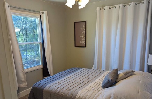 North Auburn House | Cozy Auburn Trails Retreat- Close to all Auburn has to offer!