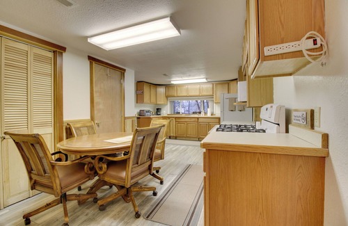 Augusta Cabin | Cozy Augusta Cabin w/Furnished Deck & Grill!