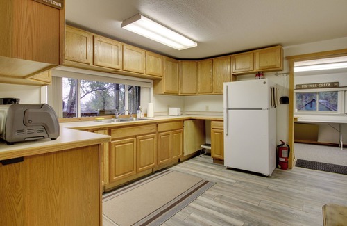 Augusta Cabin | Cozy Augusta Cabin w/Furnished Deck & Grill!