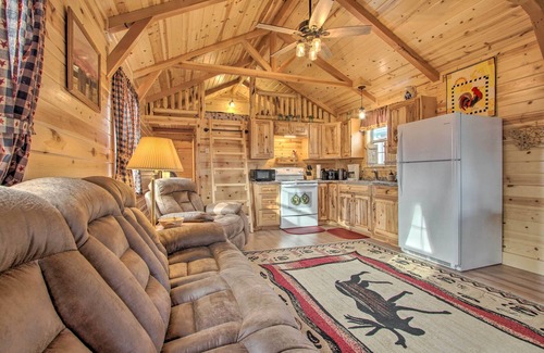 Augusta Cabin | Cozy Augusta Cabin w/Grill - Walk to Main St