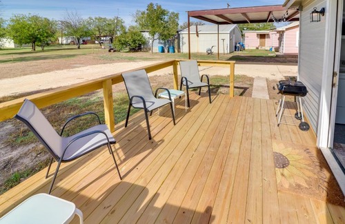 Ballinger House | Cozy Ballinger Vacation Rental with Deck and Grill!
