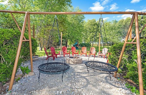 Joelton House | Cozy barn-house retreat w/hot tub 20 minutes to Nashville