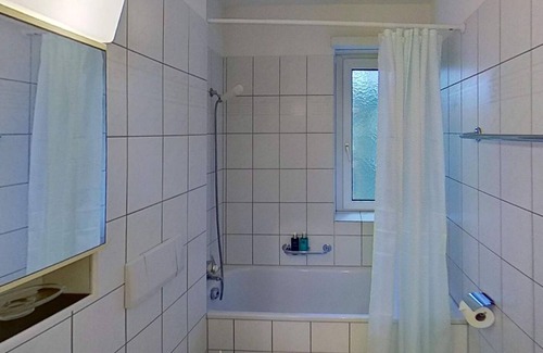 Meilen District Apartment | Cozy & Basic 4-Bedroom Stay Near Zurich