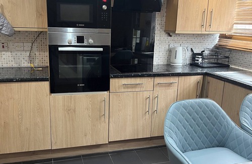Basildon House | Cozy Basildon Retreat With 3 Bedrooms Free Parking