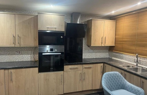 Basildon House | Cozy Basildon Retreat With 3 Bedrooms Free Parking