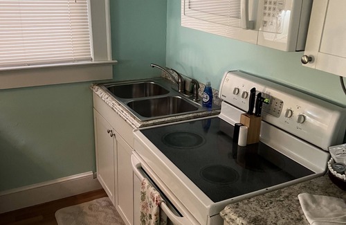 Willoughby Spit Cottage | Cozy Bay View Oceanside 1 Bedroom Cottage by RedAwning