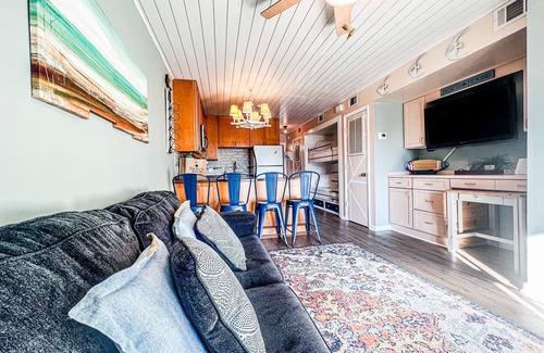 Carolina Beach Condo | Cozy Beach Condo Sleeps 6 POOLn