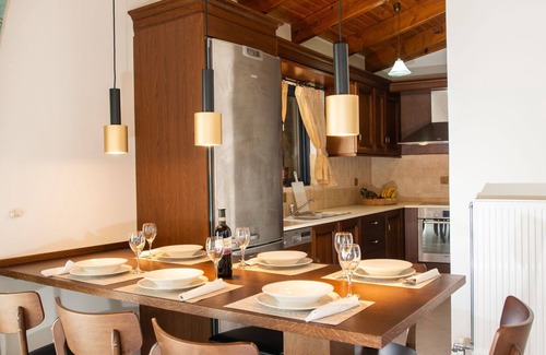 Kokinos Pirgos Apartment | Cozy beach front located residence.